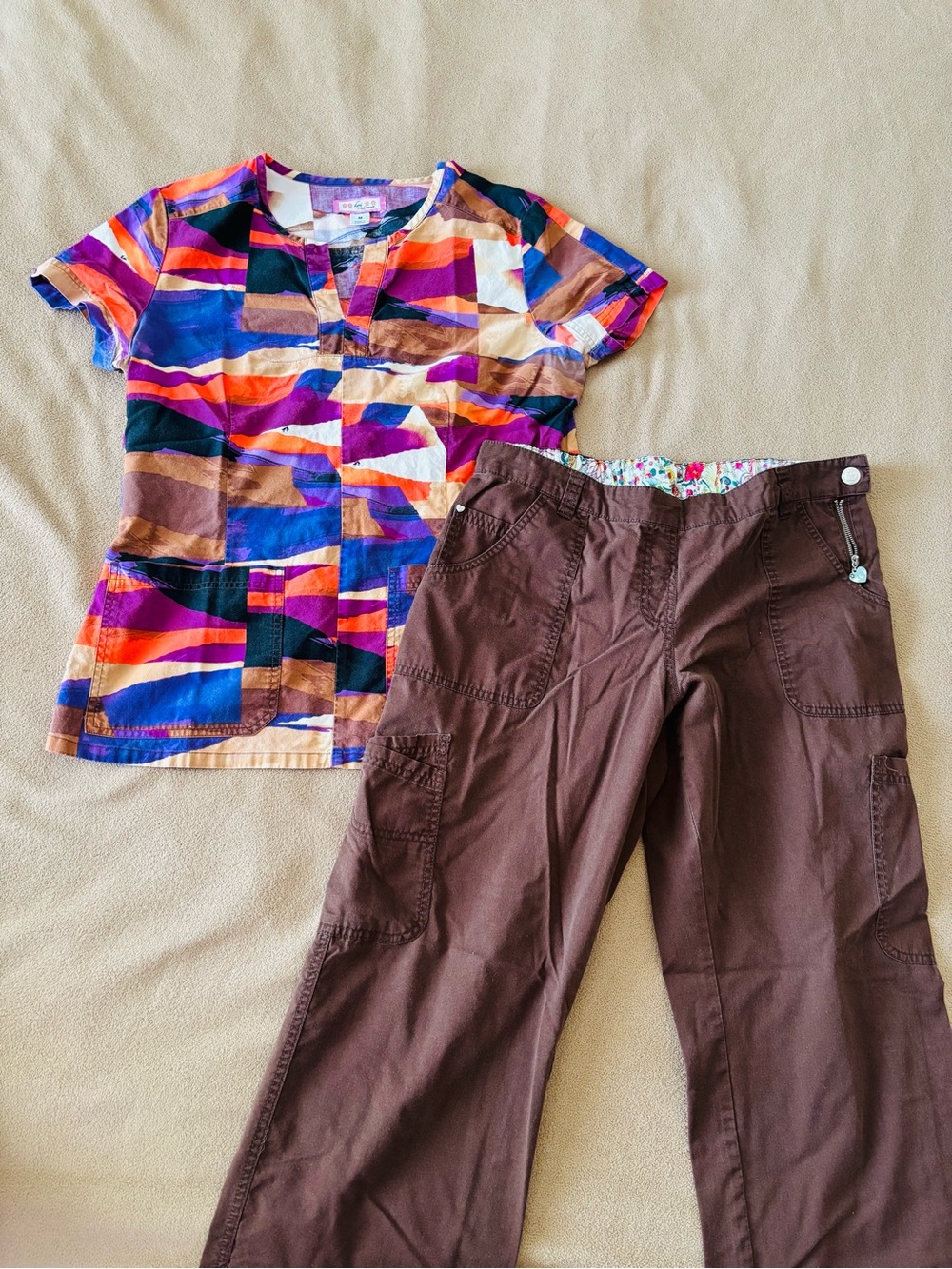 Womens scrub set Colorful Geometric Top - Multicolor